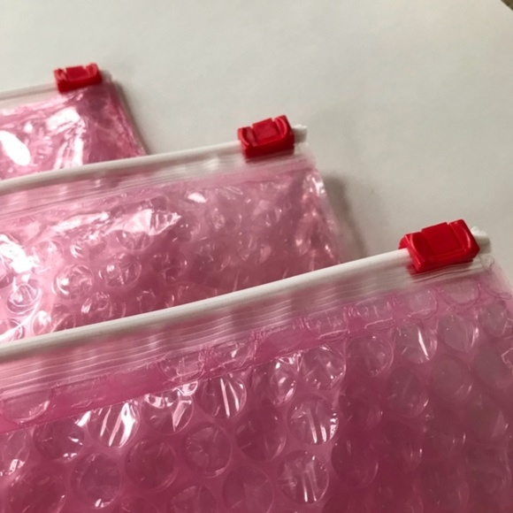 [NEW] Glossier XL Pink Pouch [SET OF 2] - Picture 4 of 4